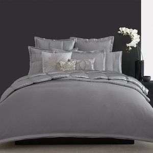NWT Donna Karan Home Modern Classics Quilt Mercury Silver/Gray Sized Full/Queen